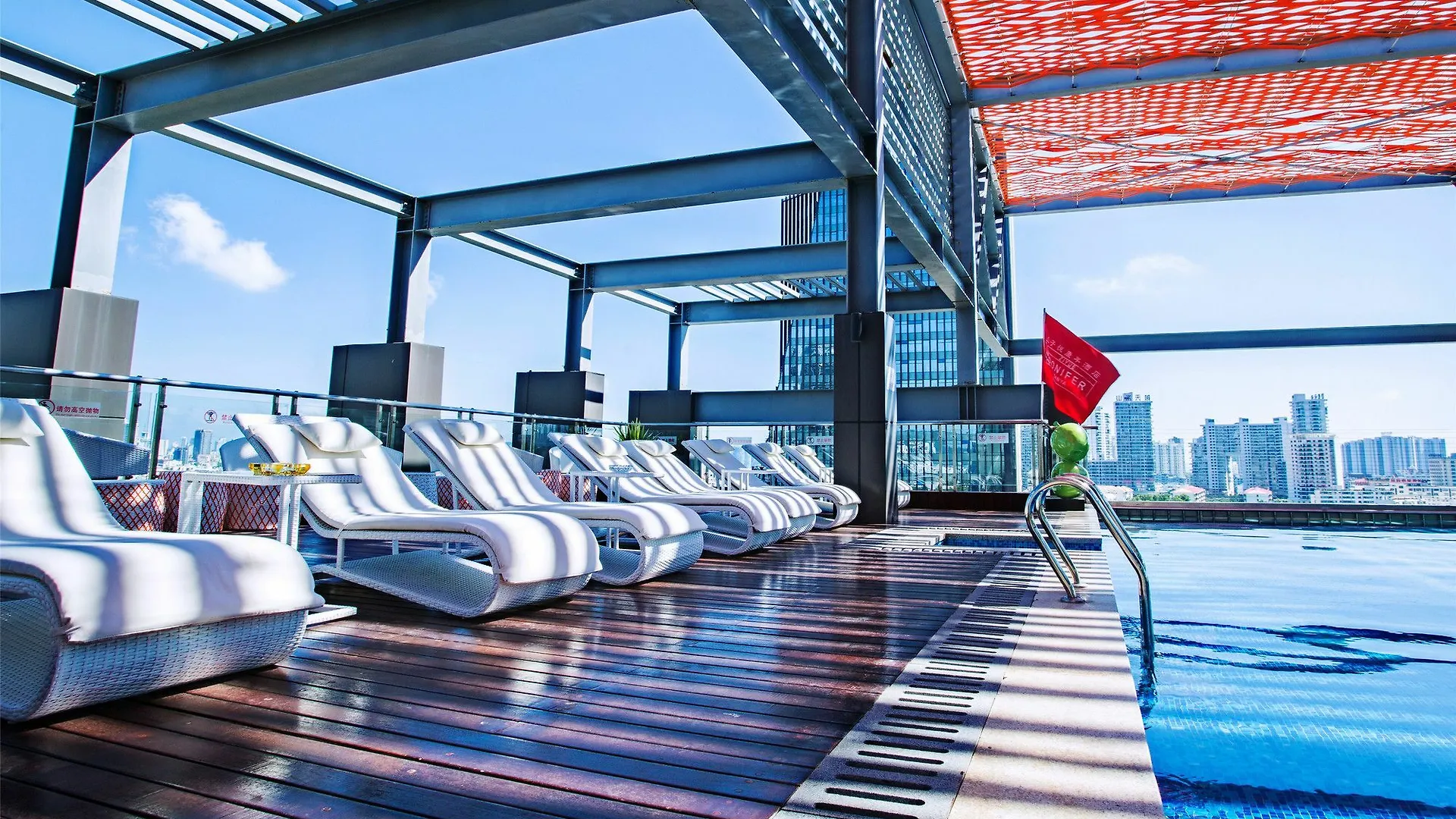 Sanya Ziyue Coniser Hotel 4*,